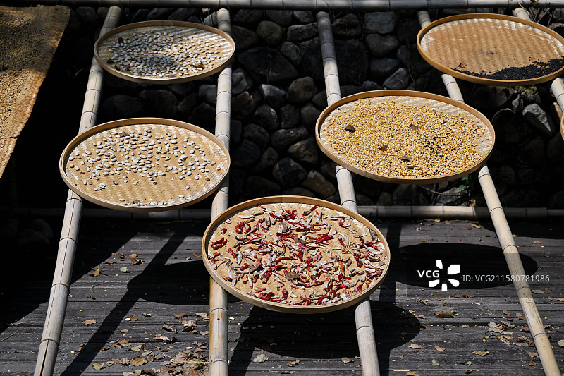 农作物晾晒，晒干，乡村生活，覆卮山景区，浙江绍兴图片素材