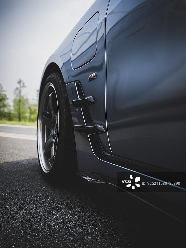汽车侧面特写图片素材