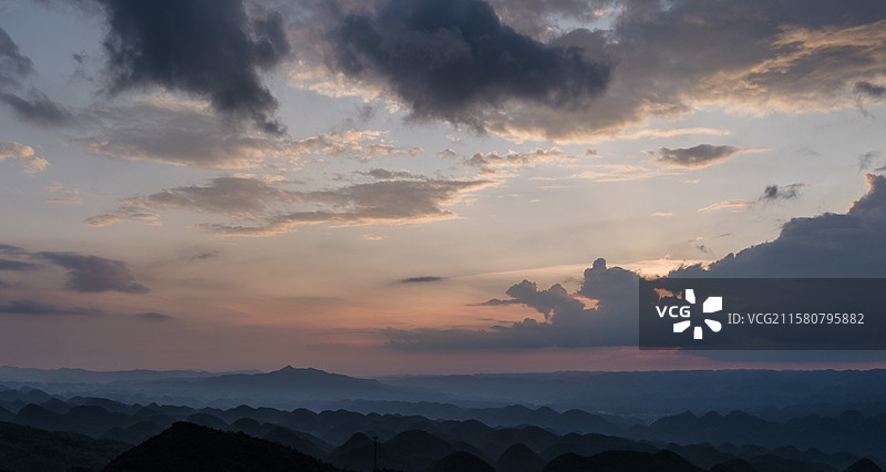 晚霞中的龟兔赛跑图片素材