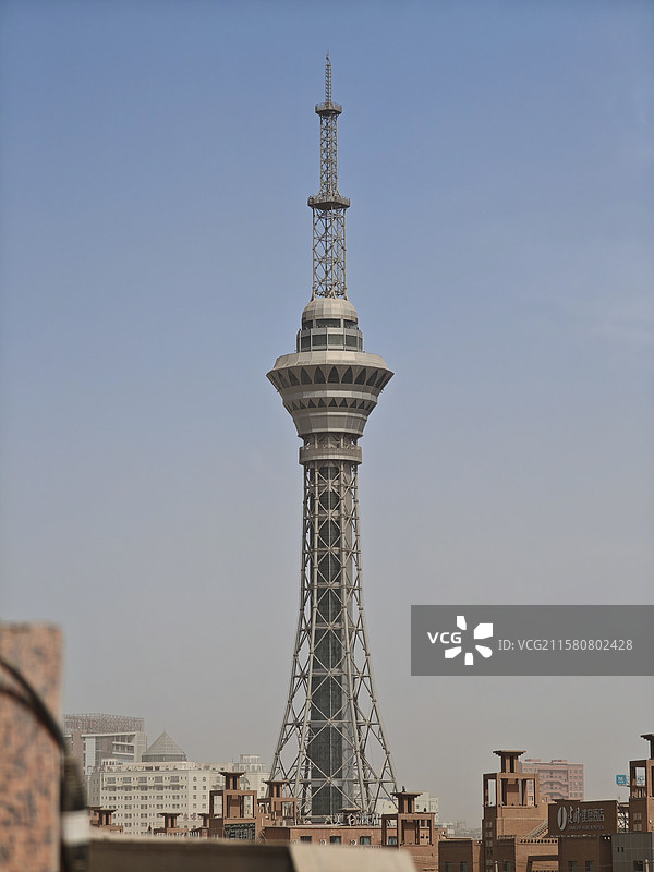 新疆喀什古城电视塔的低角度视图图片素材