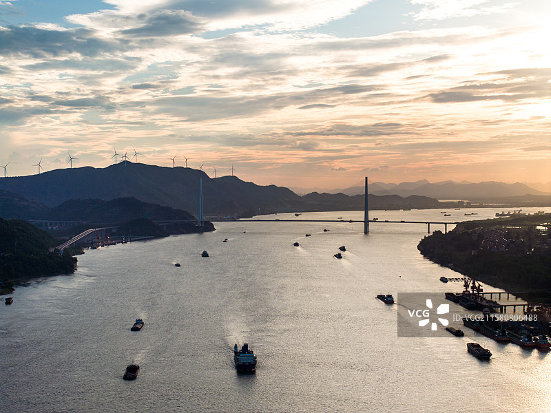 航拍武穴市广济时光景区，武穴滨江公园，长江武穴港区段图片素材