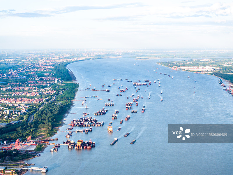航拍武穴市广济时光景区，武穴滨江公园，长江武穴港区段图片素材
