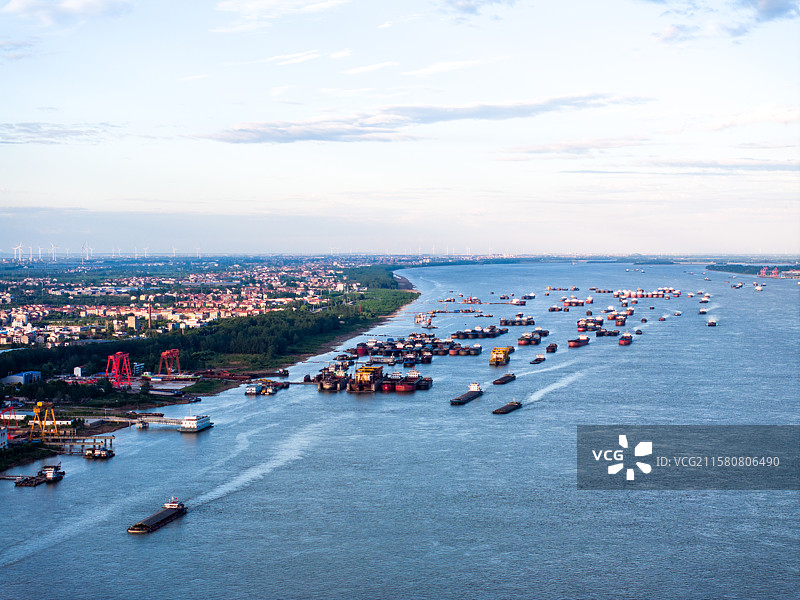 航拍武穴市广济时光景区，武穴滨江公园，长江武穴港区段图片素材