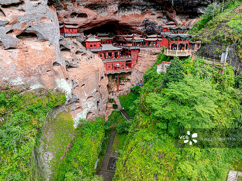 甘露岩寺 泰宁甘露寺 南方悬空寺 宋代古建筑 福建丹霞地貌蜂窝状风化岩洞 三明市泰宁县大金湖景区图片素材