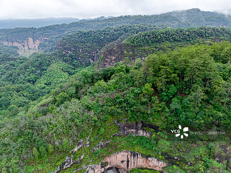 甘露岩寺 泰宁甘露寺 南方悬空寺 宋代古建筑 福建丹霞地貌蜂窝状风化岩洞 三明市泰宁县大金湖景区图片素材