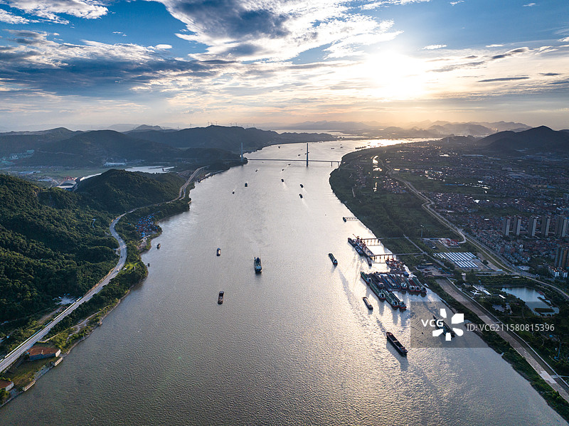 航拍武穴市广济时光景区，武穴滨江公园，长江武穴港区段图片素材