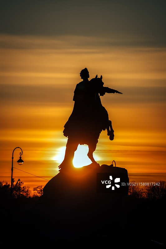 逐日铜骑：彼得大帝的剪影图片素材