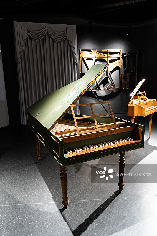四川成都芯智慧音乐博物馆收藏的复古钢琴图片素材