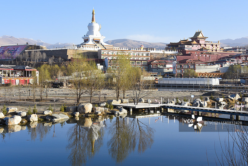 四川甘孜县白塔公园远景图片素材