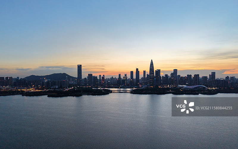 航拍深圳湾城市日落城市风光图片素材