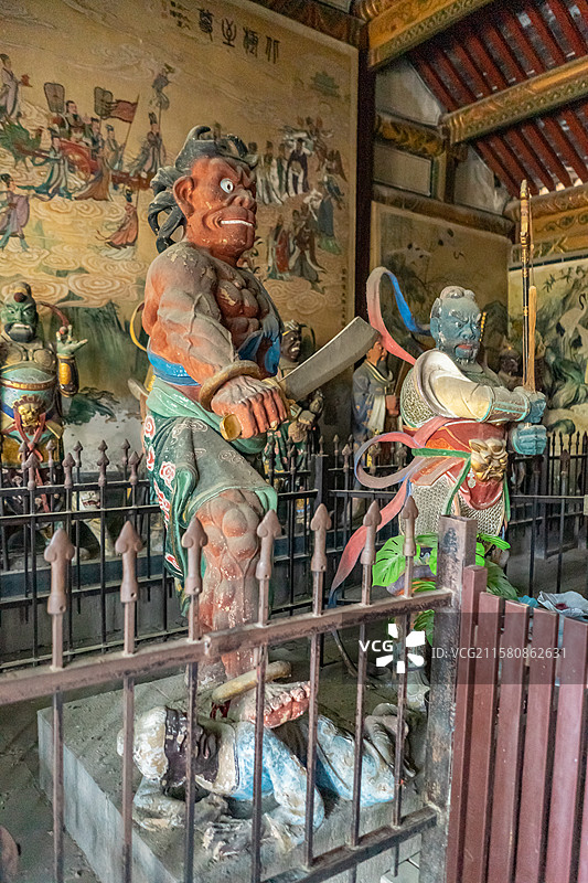 中国山东济南大明湖北极阁北极庙真武大帝两侧金童玉女和火将水将龟将蛇将护法神和十二神君和真武成道图壁画图片素材