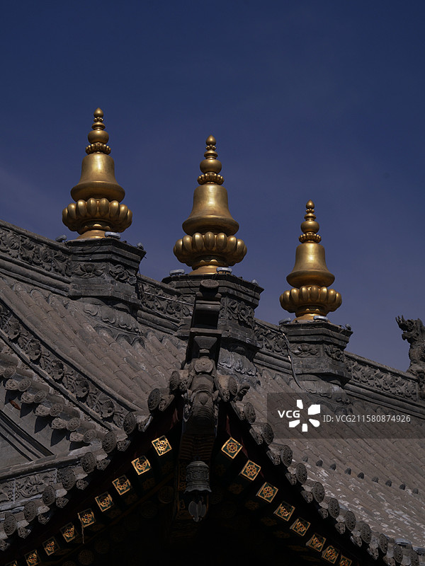 五台山五爷庙，位于台怀镇中心，始建于明代，是座香火极旺的黄庙，殿内供奉广济龙王菩萨，传说有求必应，深图片素材