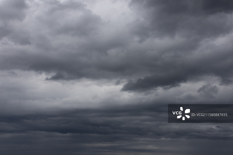 乌云密布的天空图片素材