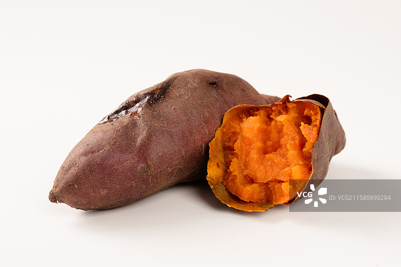 白色背景中的烤地瓜图片素材