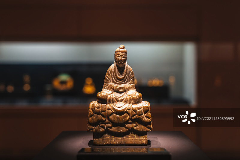 首尔特别市，国立中央博物馆，雕塑·工艺馆，佛教雕刻室，扶余郡守里石佛坐像，百济6世纪中期，韩国国宝图片素材