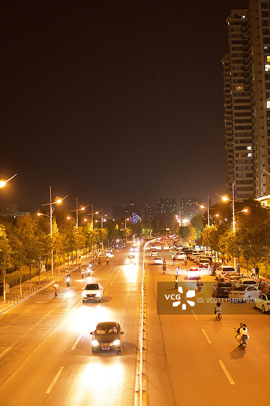 夜晚的马路图片素材