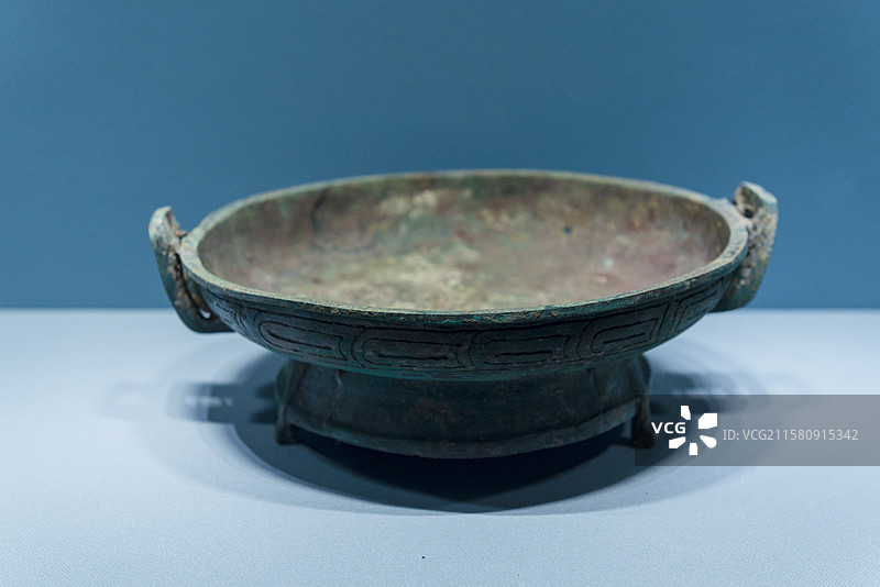 横鳞纹附耳三足盘 春秋时期 山西省曲沃县羊舌墓地出土 山西博物馆藏图片素材