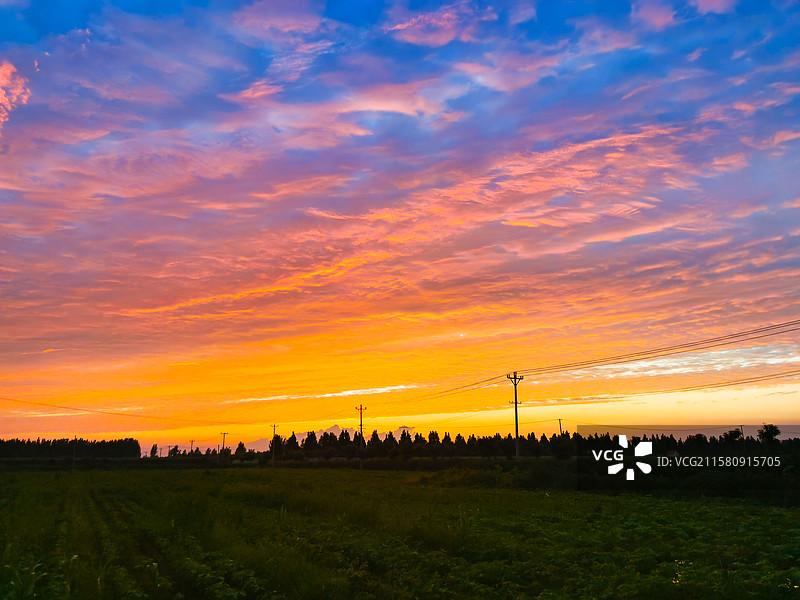梦幻般的落日晚霞图片素材