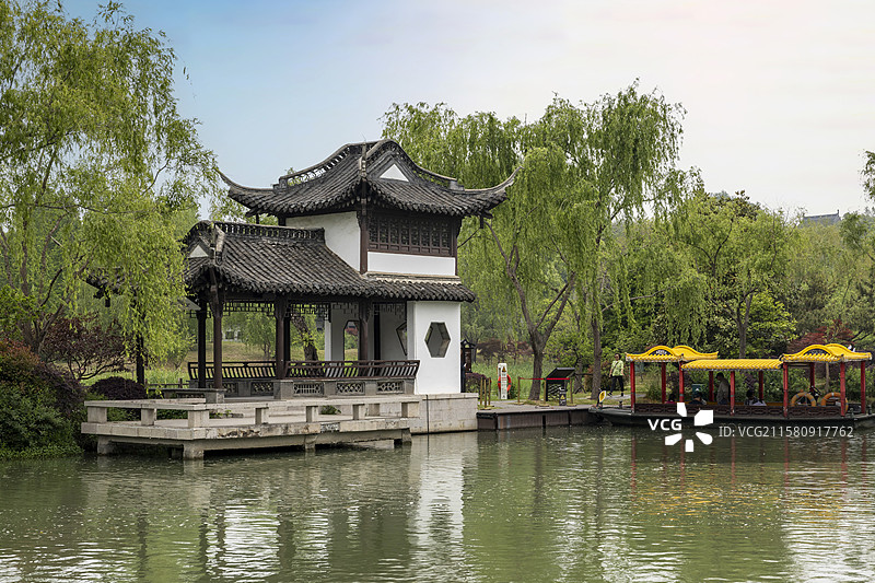扬州瘦西湖古典建筑与湖畔风光图片素材