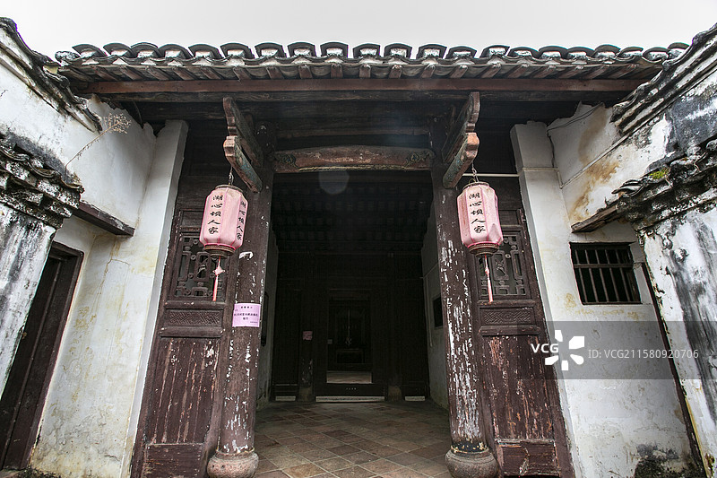 广东省韶关市翁源县湖心坝古村的客家围屋长安围建筑景观图片素材