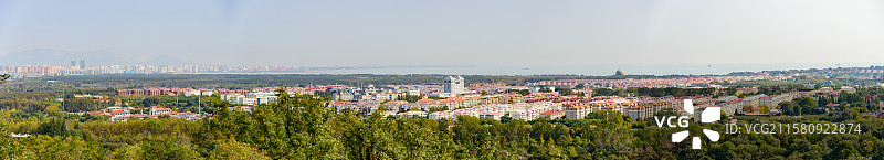 河北秦皇岛北戴河联峰山公园俯视渤海海岸线城市建筑图片素材