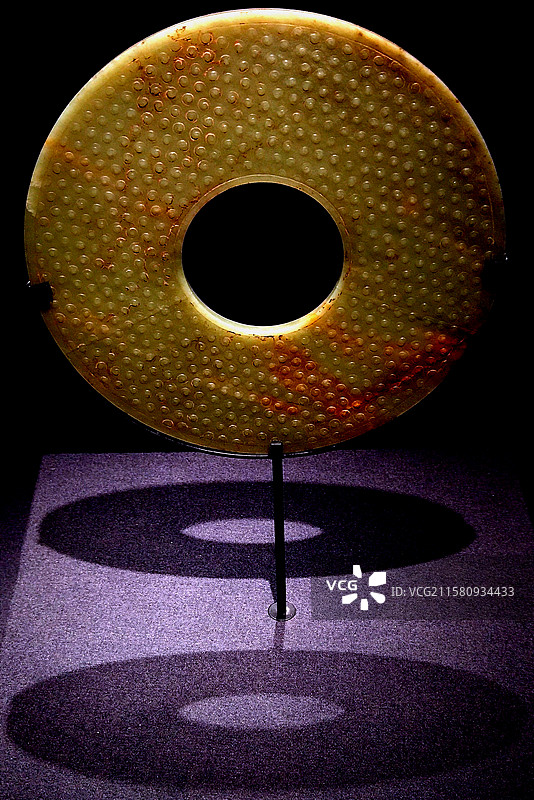 （战国）青玉谷纹壁、2025年7月、熠熠其辉：夏商周礼乐文化展、广东省博物馆图片素材