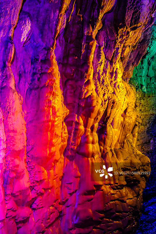 中国贵州省贵阳市开阳县香火岩风景名胜区，香火岩景区，吐云洞，南贡河，喀斯特溶洞风光图片素材