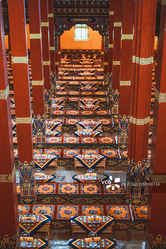 川西 木雅大寺 僧人 信仰 色达 红色图片素材