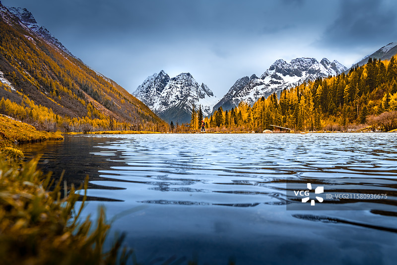 秋日漫步图片素材