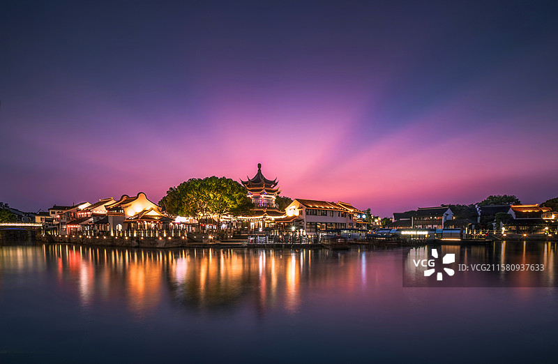 云隙光中的白居易码头图片素材