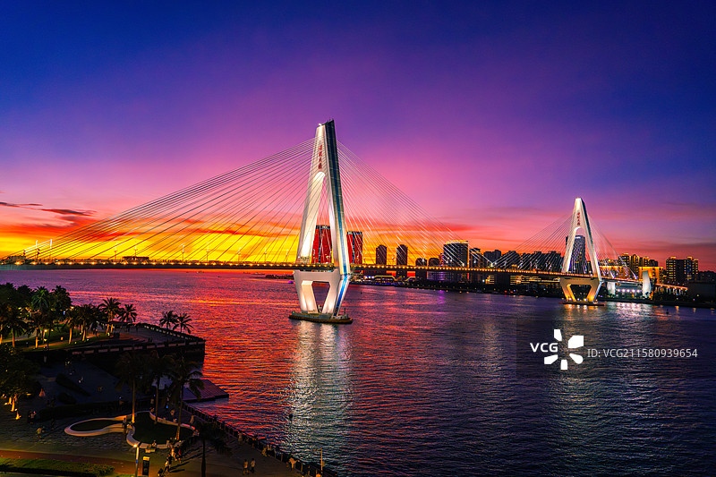 夏天海口世纪公园的绝美晚霞图片素材