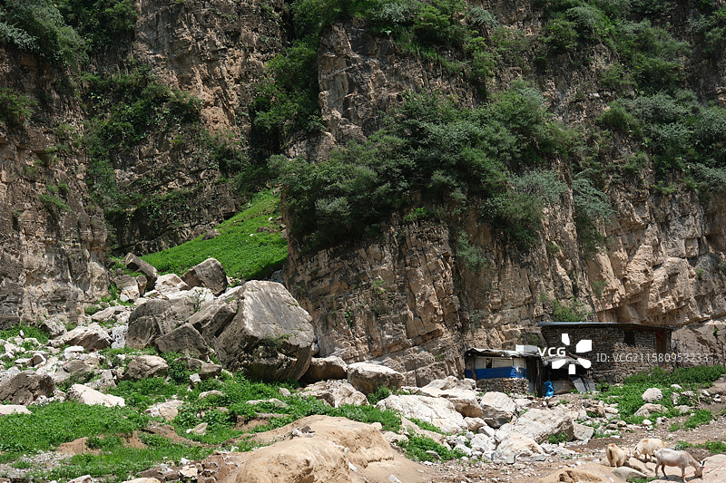 高山草甸与峡谷自然风光-河北保定褐马鸡自然保护区图片素材