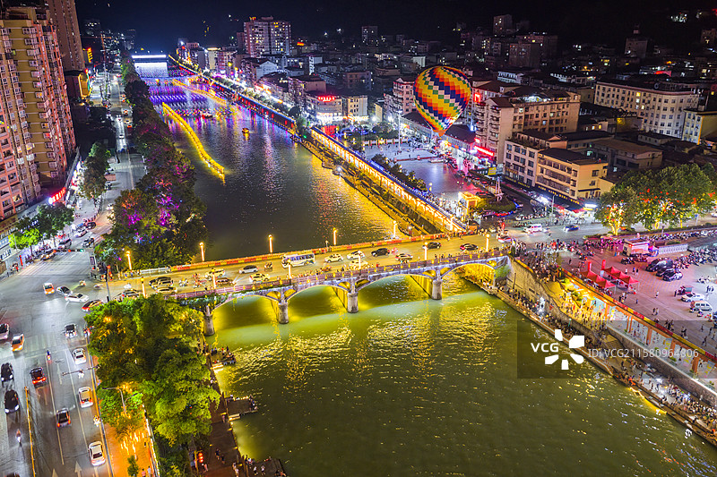 湖北省宣恩县贡水河畔灯火通明城市文旅经济热图片素材