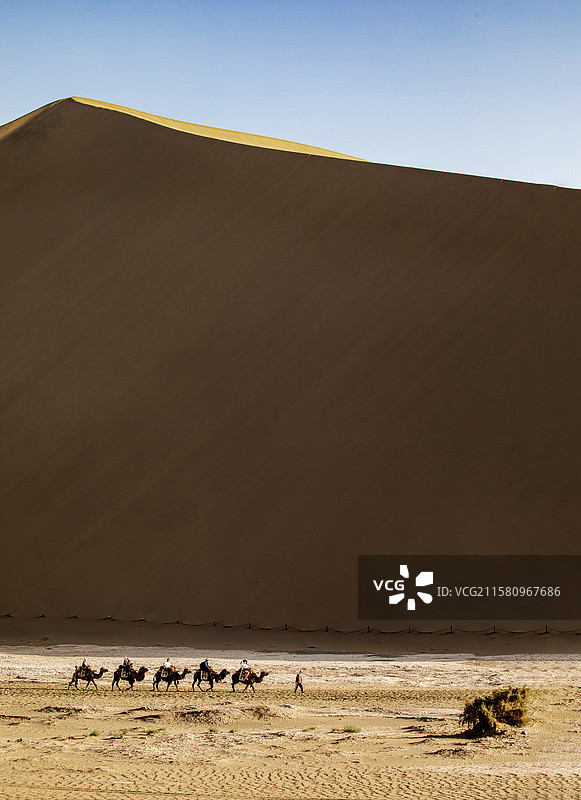 甘肃酒泉敦煌鸣沙山月牙泉风光（可供高清大图）图片素材