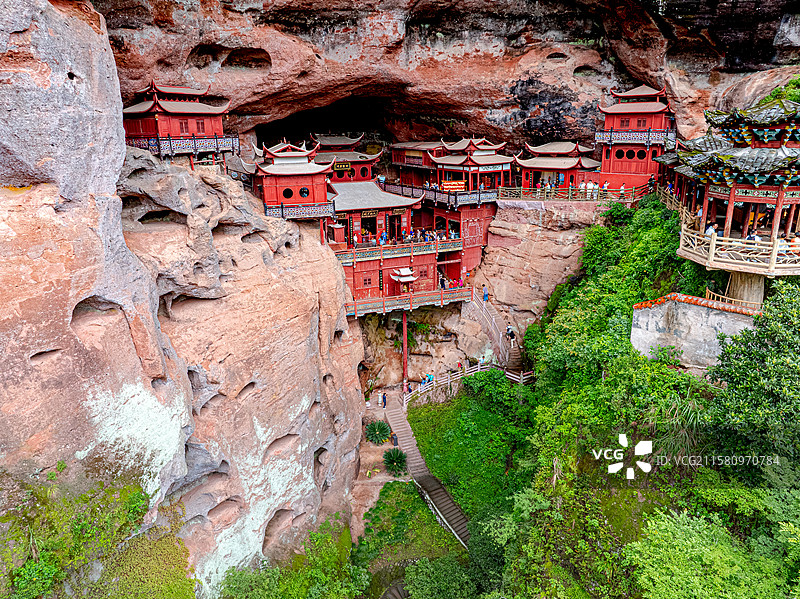 甘露岩寺 泰宁甘露寺 南方悬空寺 宋代古建筑 福建丹霞地貌蜂窝状风化岩洞 三明市泰宁县大金湖景区图片素材