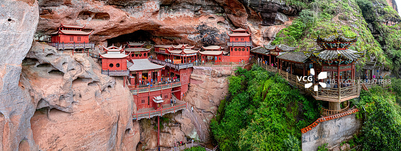 甘露岩寺 泰宁甘露寺 南方悬空寺 宋代古建筑 福建丹霞地貌蜂窝状风化岩洞 三明市泰宁县大金湖景区图片素材
