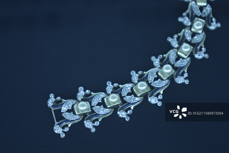 宝龙美术馆翠华流光珠宝展-古着珠宝首饰图片素材