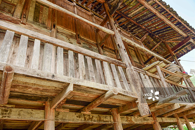 湖北恩施土家吊脚楼上梁仪式图片素材