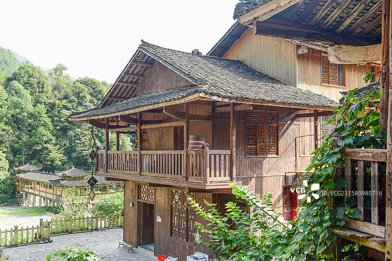 湖北恩施土家吊脚楼上梁仪式图片素材