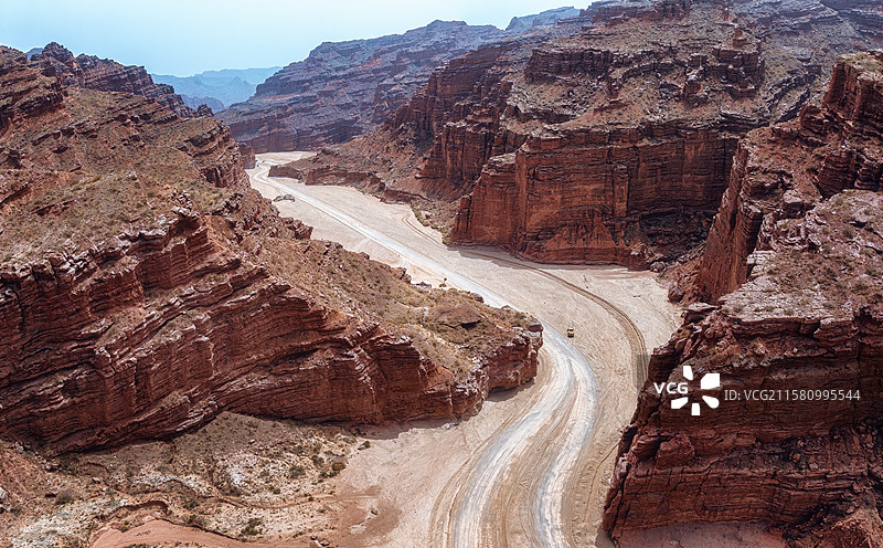 天山托木尔大峡谷，温宿大峡谷，航拍视角，世界自然遗产，国家地质公园，新疆，阿克苏，温宿图片素材