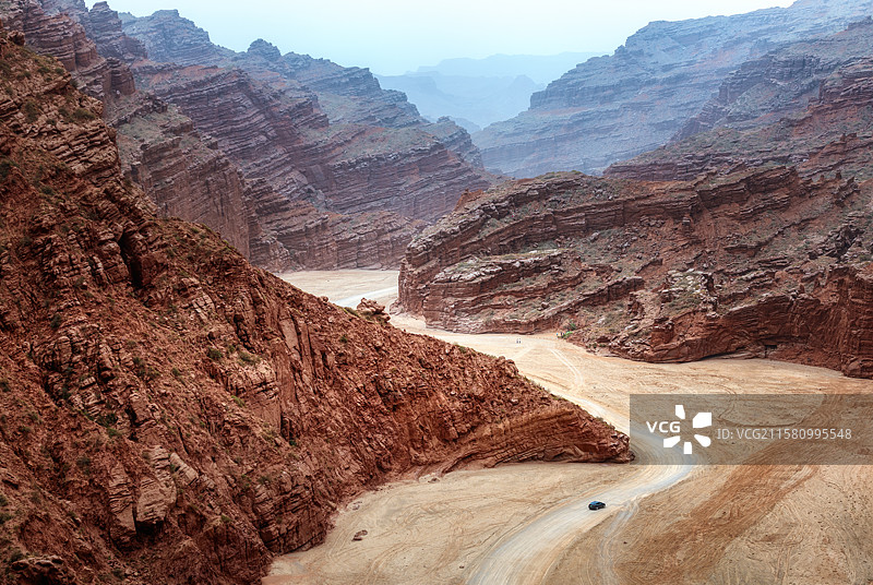 天山托木尔大峡谷，温宿大峡谷，航拍视角，世界自然遗产，国家地质公园，新疆，阿克苏，温宿图片素材