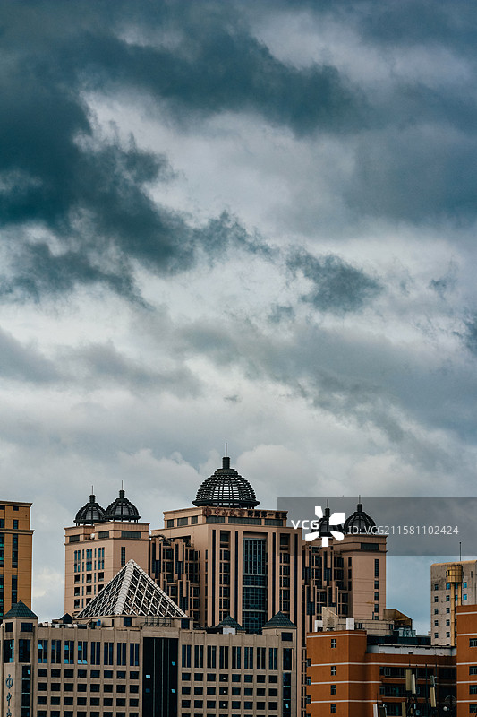 台风韦帕凶猛，今日城市天际线……图片素材