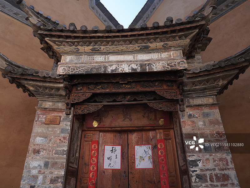 云南大理沙溪古镇的传统民居古建筑欧阳大院图片素材