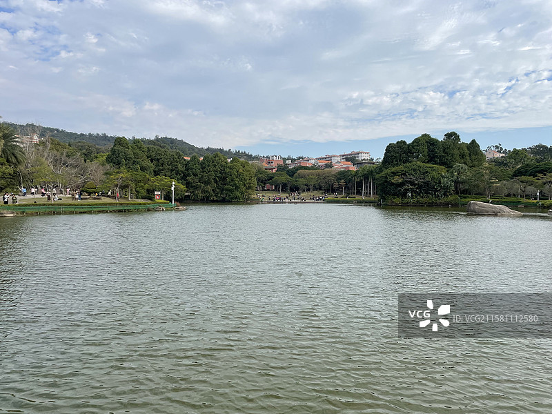 福建省厦门大学思明校区芙蓉湖景色图片素材