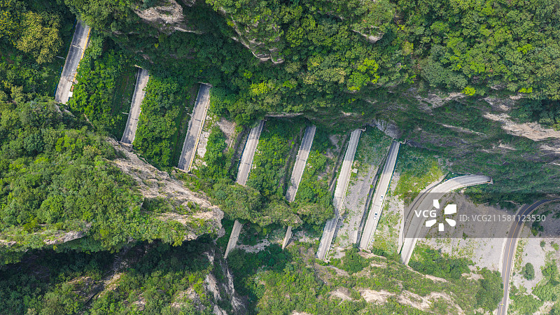 河南省焦作市云台山景区叠彩洞隧道盘山公路图片素材