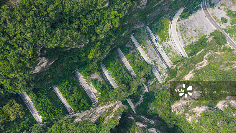 河南省焦作市云台山景区叠彩洞隧道盘山公路图片素材