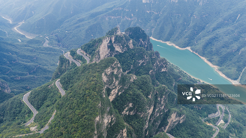 河南省焦作市云台山景区叠彩洞隧道盘山公路图片素材