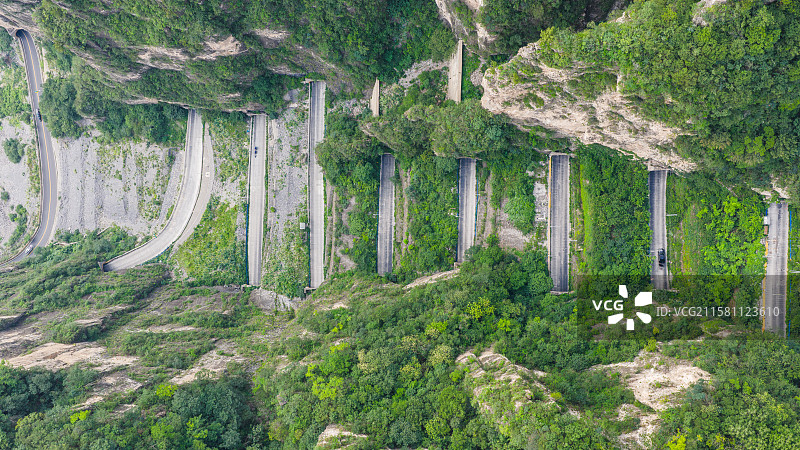 河南省焦作市云台山景区叠彩洞隧道盘山公路图片素材