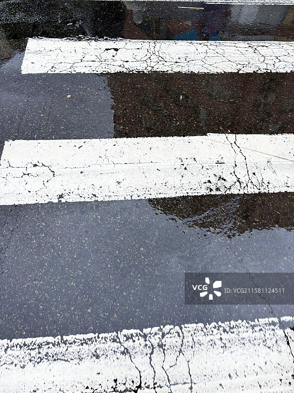 雨中斑马线图片素材