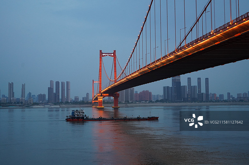 夜色下的鹦鹉洲长江大桥图片素材